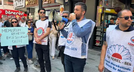 Karşıyaka’da memurlar haklarını CHP’de aradı