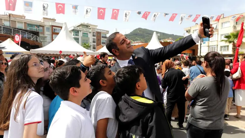 Narlıdere’de 23 Nisan çocuk şenliği Ahmet Piriştina Meydanı’nda kutlanacak haberinin görseli