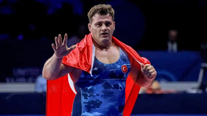 Rıza Kayaalp’ten tarihi rekor: 13'üncü kez altın madalyanın sahibi oldu haberinin görseli