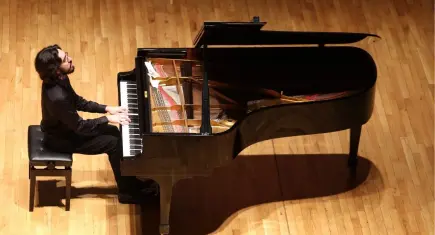 18 yaşındaki piyanist Eren AASSM’de büyüledi