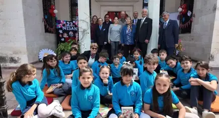 Foça’da fidanlarla çınarlar aynı sırada buluştu