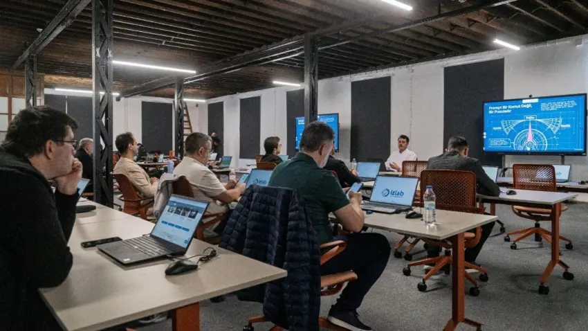 İzmir Büyükşehir Belediyesi’nden şube müdürlerine yapay zeka eğitimi haberinin görseli