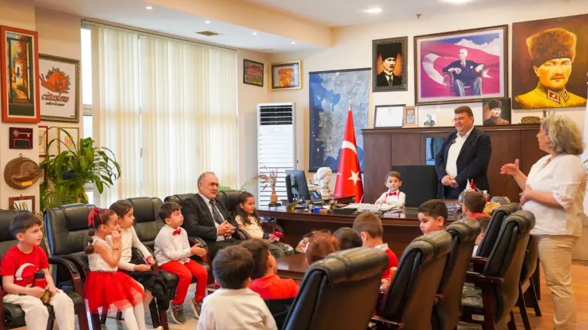 Başkan İsmail Yetişkin ve &ccedil;ocuklar