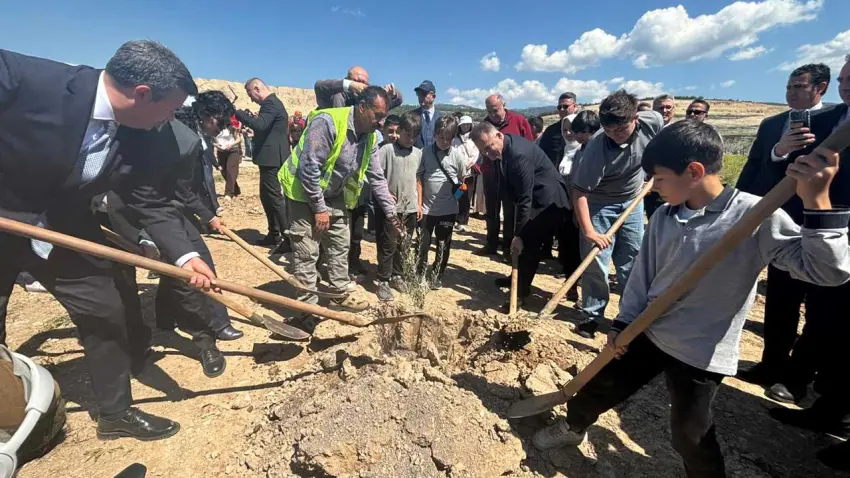 Milas’ta 4 bin fidan toprakla buluştu haberinin görseli