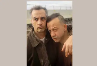 Sürüklenmiş İzmir’de sahneye çıkıyor: Baba, kayıp ve yüzleşme hikayesi