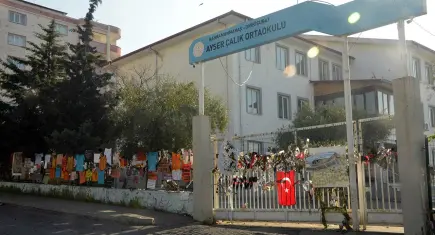 Ayser Çalık Ortaokulu’nda saldırı sonrası 23 Nisan’da yürek burkan sessizlik