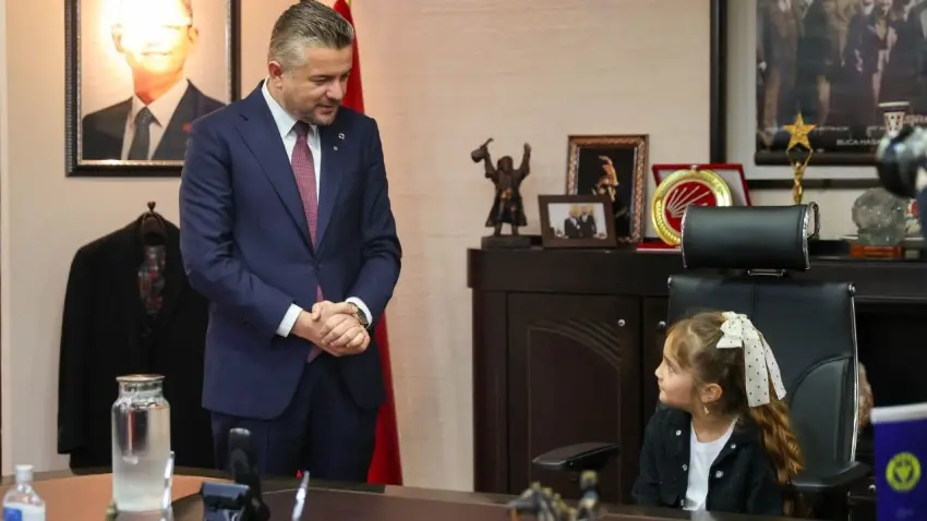 Başkan Duman koltuğunu Adasu’ya devretti haberinin görseli