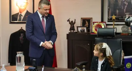 Başkan Duman koltuğunu Adasu’ya devretti