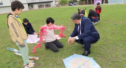 Bayındır’da gökyüzü uçurtmalarla şenlendi
