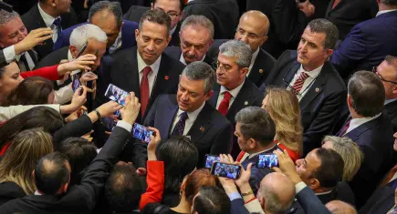 CHP Genel Başkanı Özgür Özel: Milletin elimize verdiği bayrağı bırakmayız