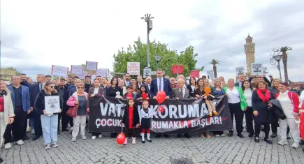 CHP’li Güç’ten İl Milli Eğitim önünde istifa çağrısı: "Bu bakanlık yönetilemiyor"