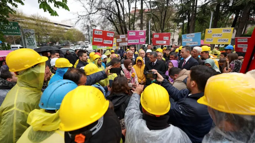 CHP lideri Özgür Özel’den maden işçilerine ziyaret haberinin görseli