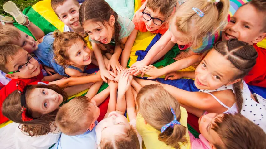 Derin Yoksulluk Ağı’ndan 23 Nisan çağrısı: Çocukların ellerinde iş değil, oyun olsun