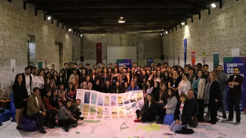 Gençler iklim için İzmir’de söz aldı haberinin görseli