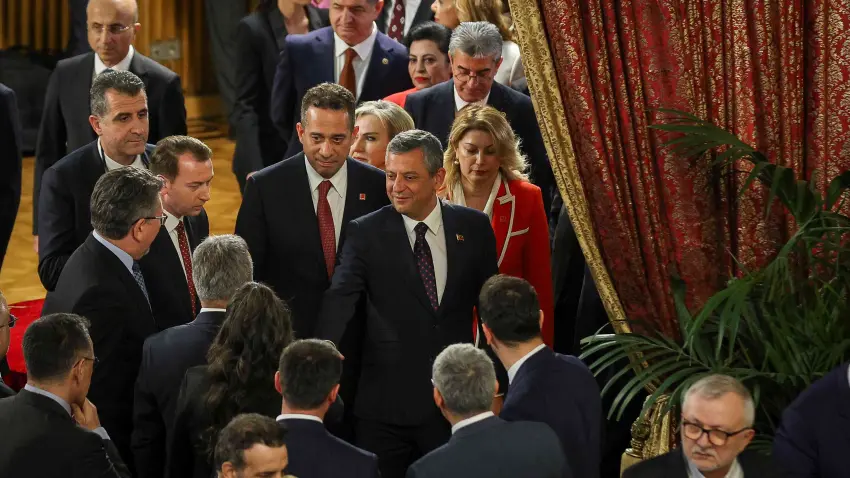 &ouml;zg&uuml;r &ouml;zel