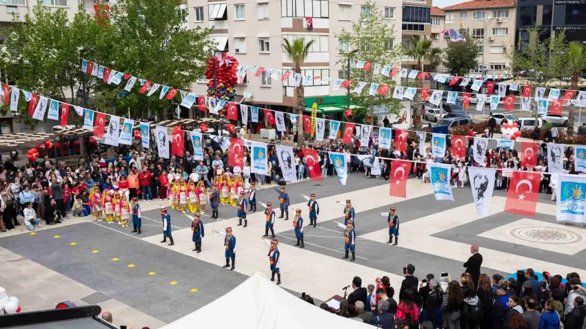 Narlıdere’de 23 Nisan coşkusu: Başkanlık koltuğu çocuklara emanet haberinin görseli