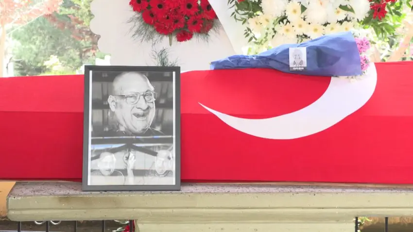 Oyuncu Ferdi Atuner son yolculuğun uğurlandı haberinin görseli