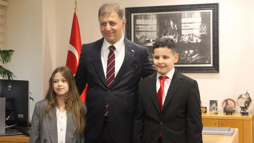 Tugay’dan 23 Nisan mesajı: Şu çocuğun tırnağı kadar hayata doğru bakmıyorlar haberinin görseli