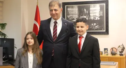 Tugay’dan 23 Nisan mesajı: Şu çocuğun tırnağı kadar hayata doğru bakmıyorlar