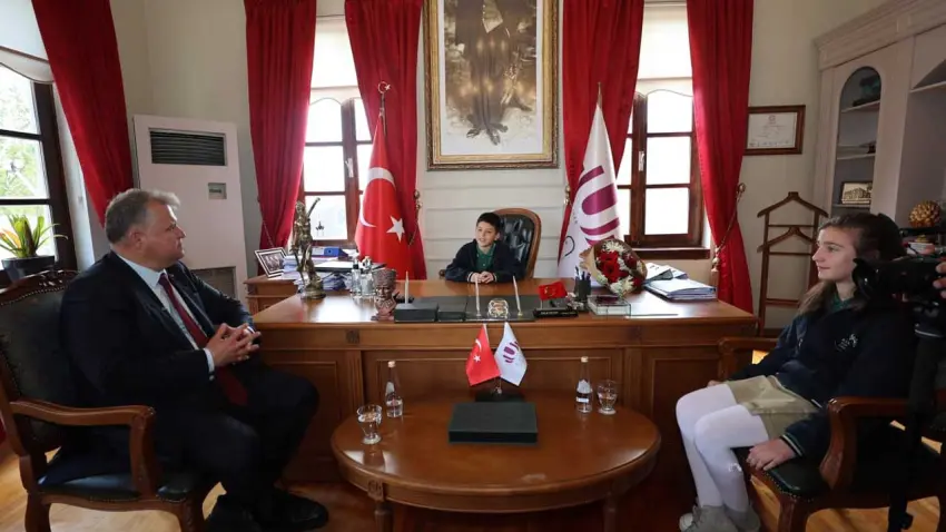 Urla’da 23 Nisan’da başkanlık koltuğu çocukların haberinin görseli