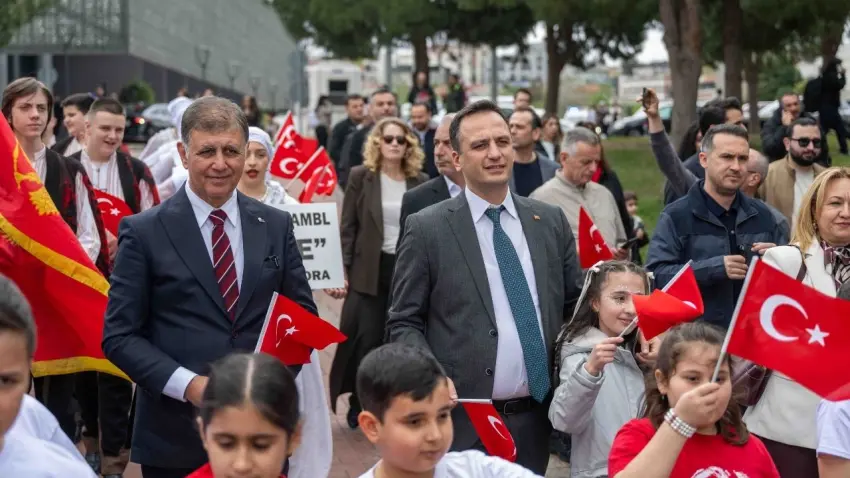 Bornova’da 23 Nisan coşkusu uçurtmalarla kutlandı