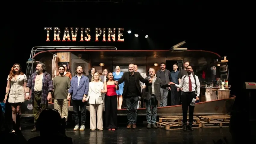 Halktan Biri İzmir’de tiyatroseverlerle buluştu haberinin görseli