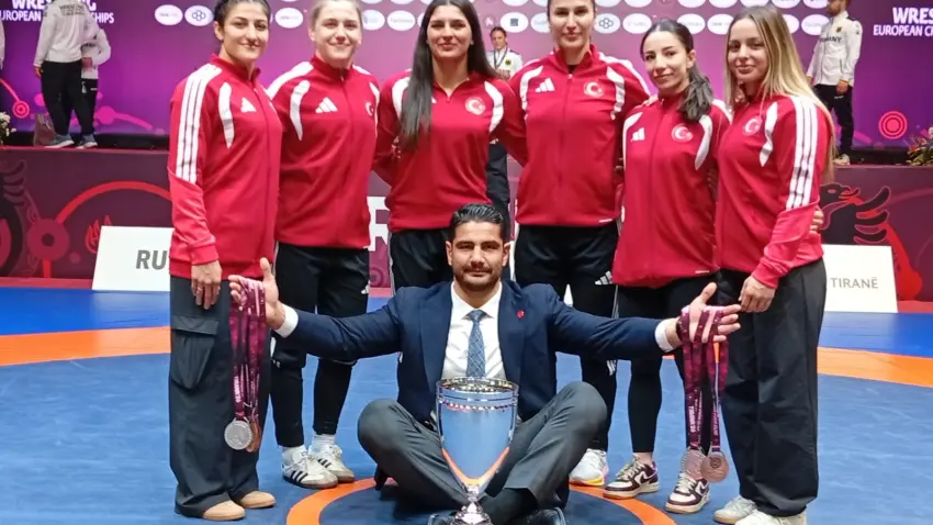 Kadın güreşçilerden Avrupa’da büyük başarı haberinin görseli