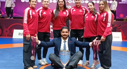 Kadın güreşçilerden Avrupa’da büyük başarı