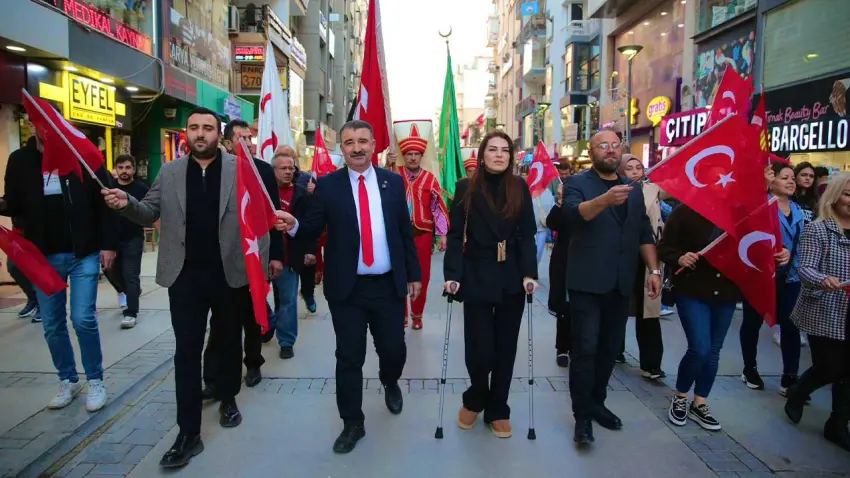 Kıbrıs Şehitler Caddesi’nde mehterli yürüyüş: Ecdat mirası vurgusu haberinin görseli