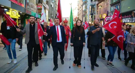 Kıbrıs Şehitler Caddesi’nde mehterli yürüyüş: Ecdat mirası vurgusu
