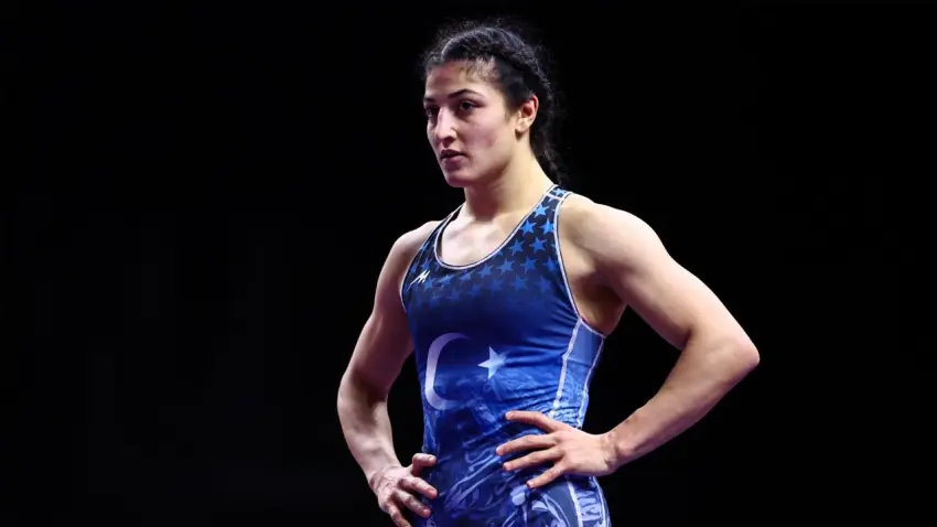 Milli güreşçi Elvira Süleyman Kamaloğlu’ndan gümüş madalya başarısı haberinin görseli