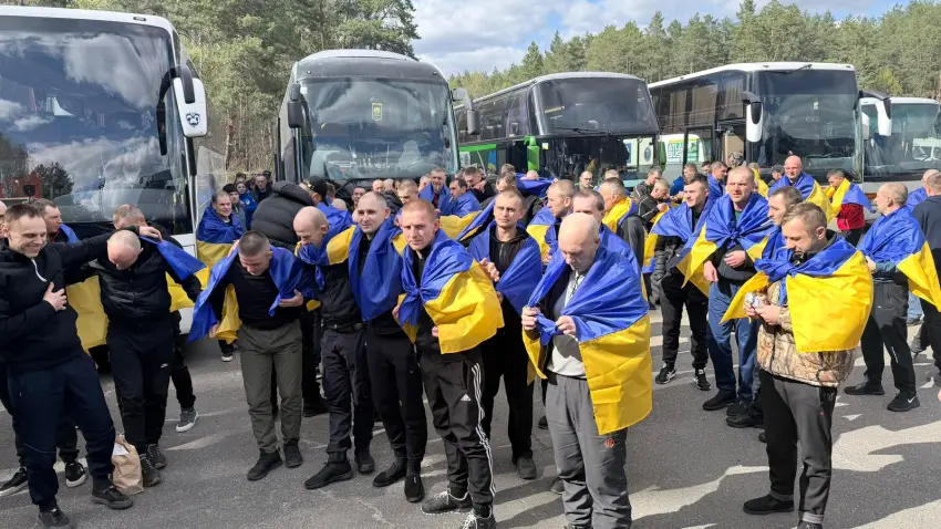 Rusya ve Ukrayna’dan esir takası: 193’er savaş esiri karşılıklı olarak serbest kaldı haberinin görseli