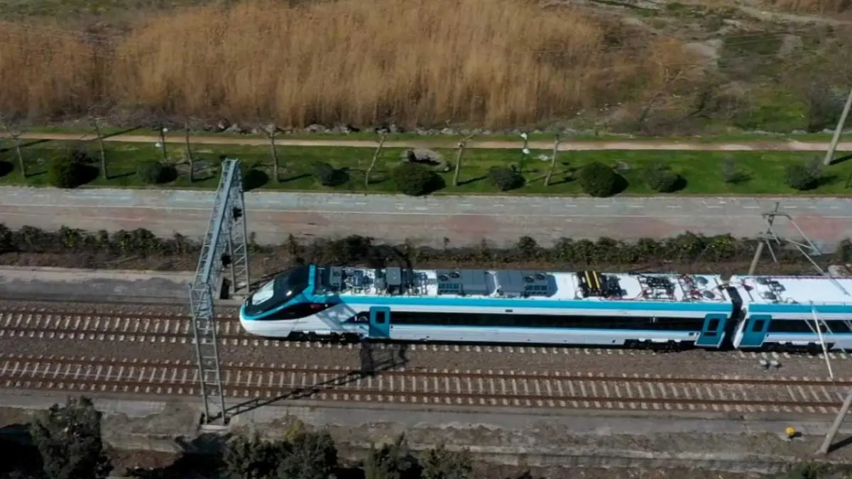 Türkiye'nin ilk hızlı treni saatte 225 kilometre hıza ulaştı görseli