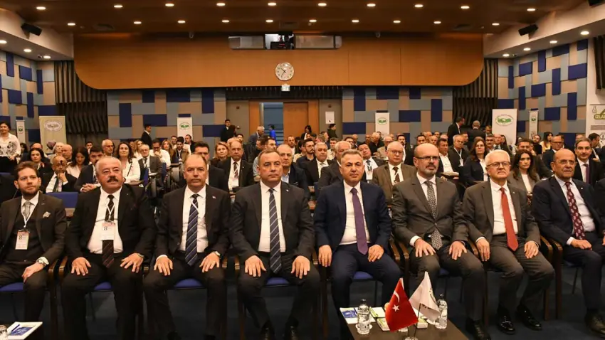 Vali Elban'dan Pamuk Zirvesi'nde kritik uyarı: "Düşüş hızlandı, yüzde 40 riski kapıda" haberinin görseli