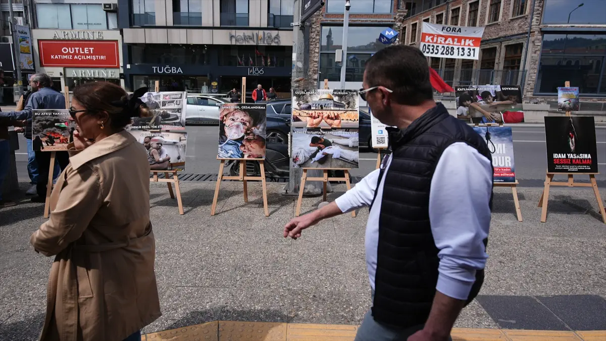 İzmir'de dikkat çeken sergi görseli