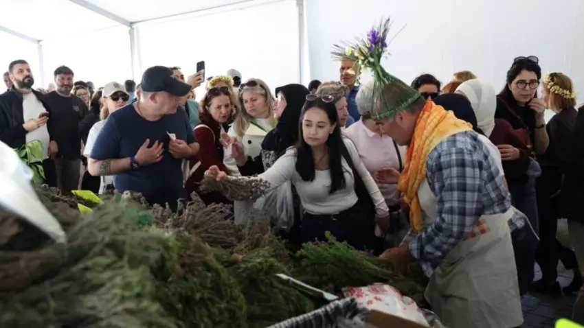 15. Uluslararası Alaçatı Ot Festivali’ne yoğun ilgi haberinin görseli