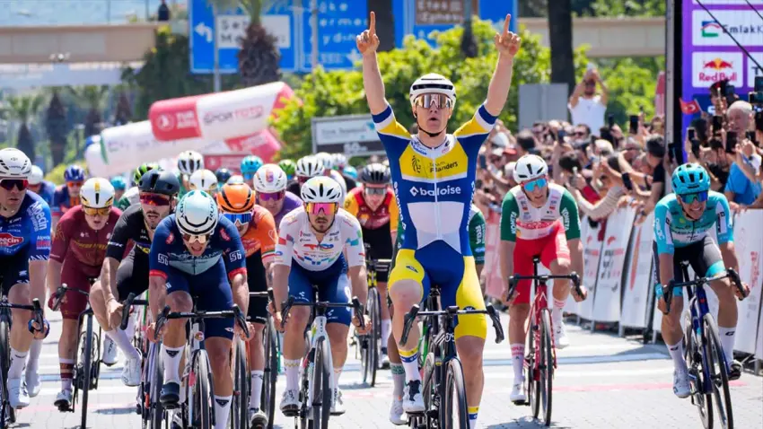 61. Cumhurbaşkanlığı Türkiye Bisiklet Turu'nda ilk etabın kazananı belli oldu haberinin görseli