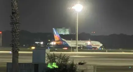 Antalya'da hareketli dakikalar: Acil iniş yapan uçağın pilotu tedavi altında