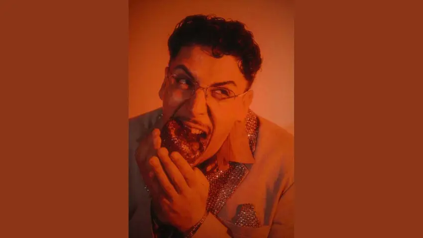 İzmir’de stand-up gecesi: Olay yeri inceleme sahnede haberinin görseli