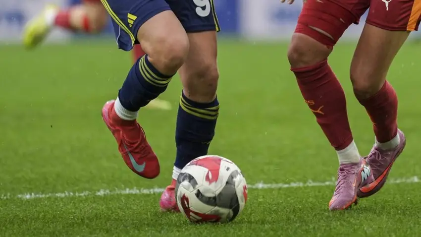 Kadın futbolunda şampiyonluk düğümü derbi ile çözülüyor haberinin görseli
