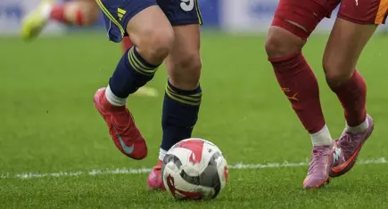 Kadın futbolunda şampiyonluk düğümü derbi ile çözülüyor