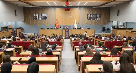 Türkiye’nin dört bir yanından gelen öğrenciler İzmir’de meclis deneyimi yaşadı