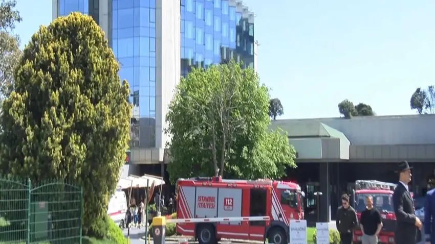 20 katlı 0etelde yangın paniği: Tahliye edildiler haberinin görseli
