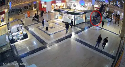 AVM’de korkunç kaza: 3 yaşındaki çocuğun kopan parmağı kurtarılamadı