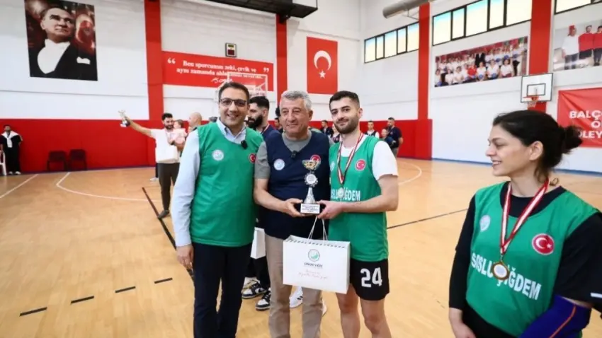 Balçova’da voleybol turnuvası heyecanı finalle taçlandı haberinin görseli
