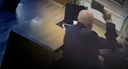 Belediye binasında satırlı saldırı: Sekreterin başına öyle bir vurdu ki! 