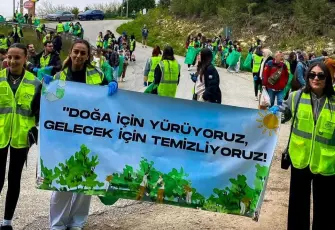 Bornova’da doğa için el ele: Çevre temizliği etkinliğine yoğun ilgi