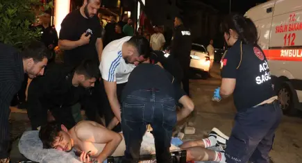 Derbi çıkışı kan döküldü: Galatasaray taraftarı sokak ortasında bıçaklandı