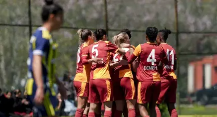 'Dişi Aslanlar' zirveye ortak oldu!