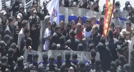 Taksim’deki "1 Mayıs 1977" anmasına polis müdahalesi: 46 gözaltı!